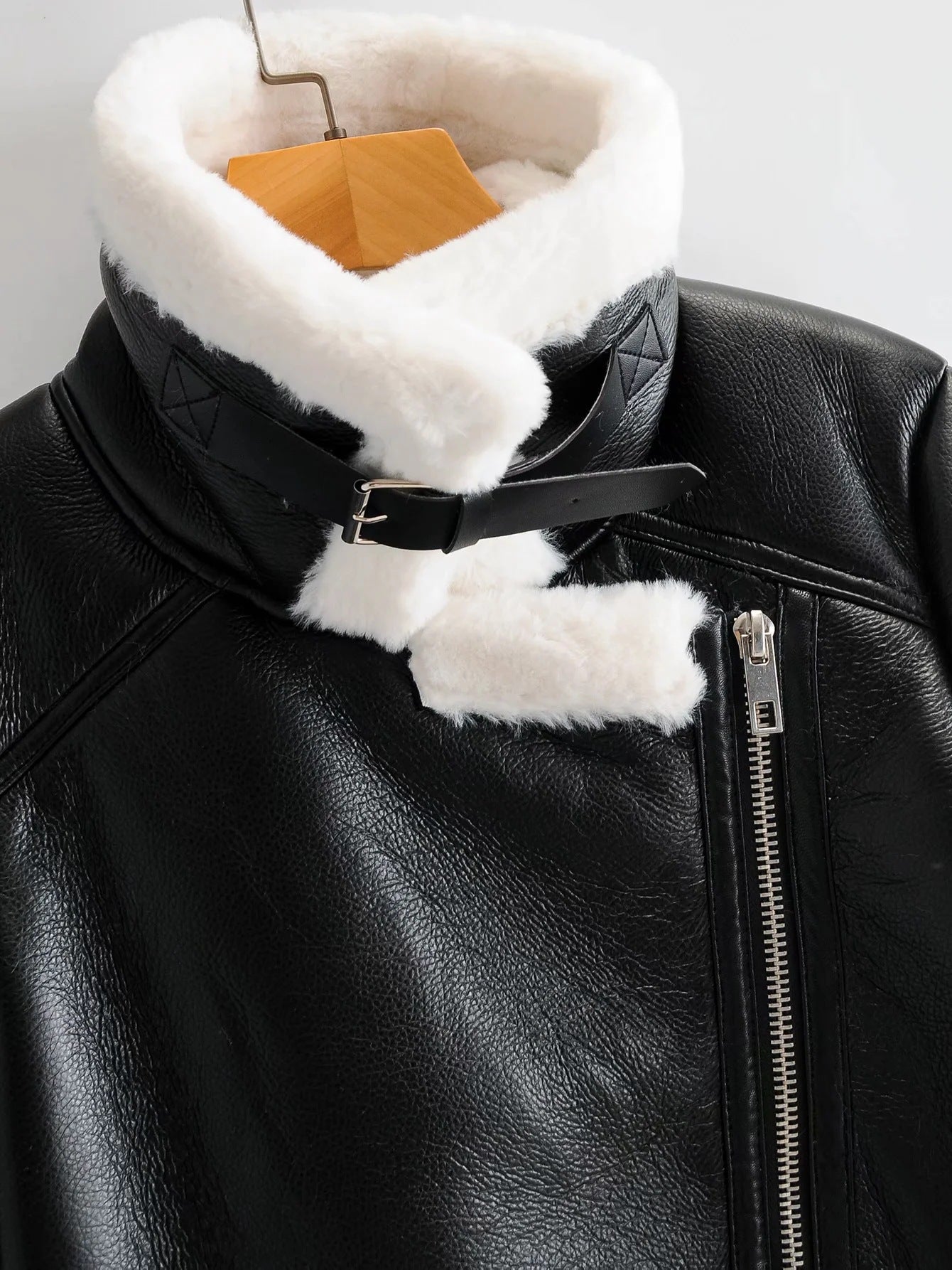 Autumn and Winter New Warm Fur All-in-one Leather Jacket